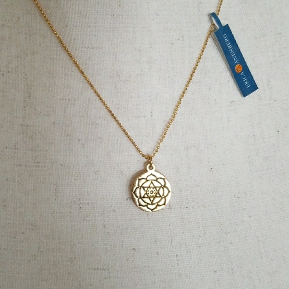 Lovely Gold Pendant Necklace - Picture 3 of 4